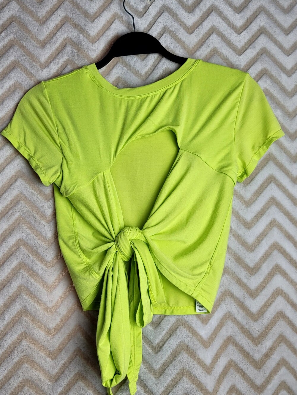 BLOGILATES Neon Lime Tie-Back Crop Top - Picture 2 of 7